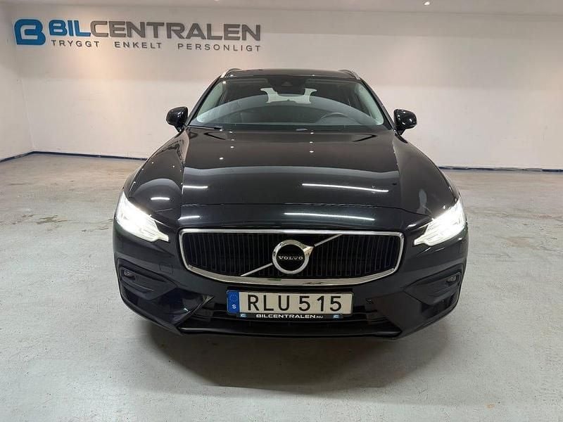 Begagnad Volvo V60 Momentum 190 HK (139 kW) 2018 Svart Kombi