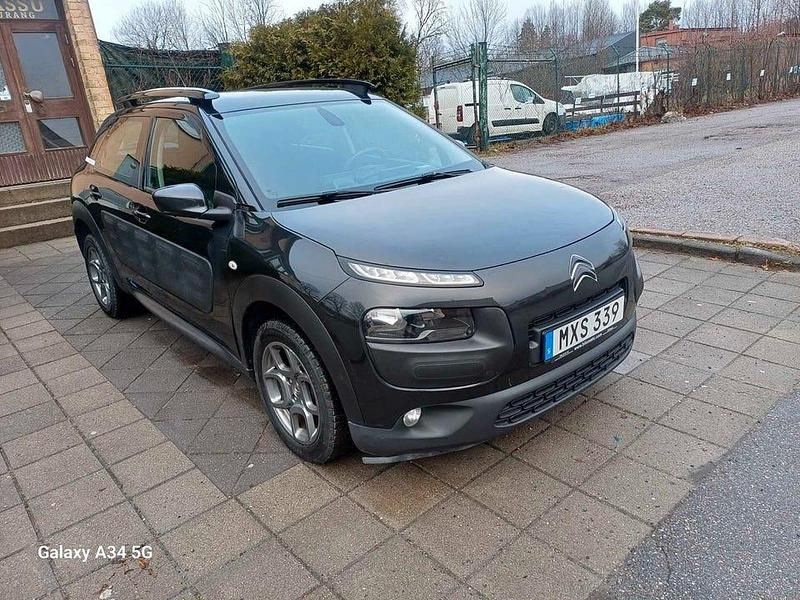 Begagnad Citroën C4 Cactus PureTech 82 HK (60 kW) 2016 Svart Halvkombi