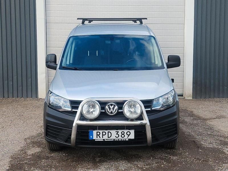 Silver Begagnad 2017 VW Caddy Maxi Minibuss | 129 000 kr (Lite dyr) - Bild 1/4