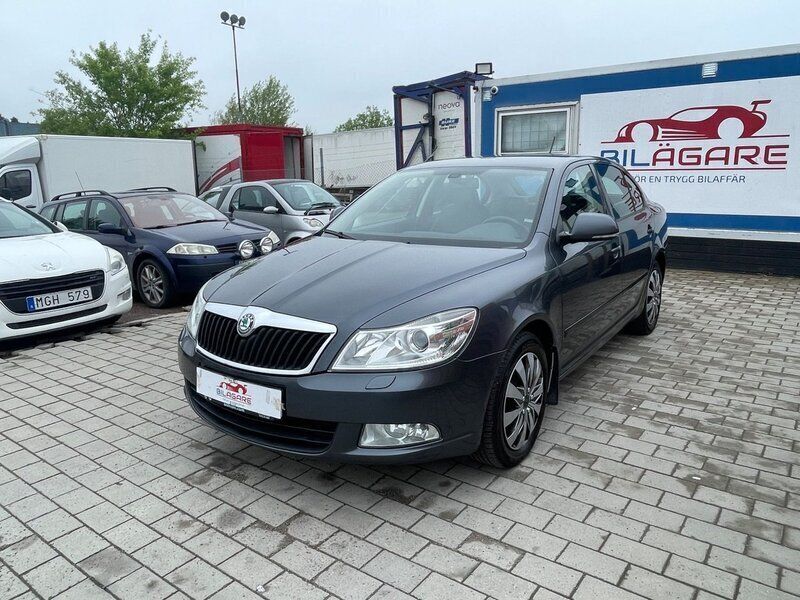 Mörkgrå Begagnad 2011 Skoda Octavia Elegance Halvkombi | 39 900 kr - Bild 1/4