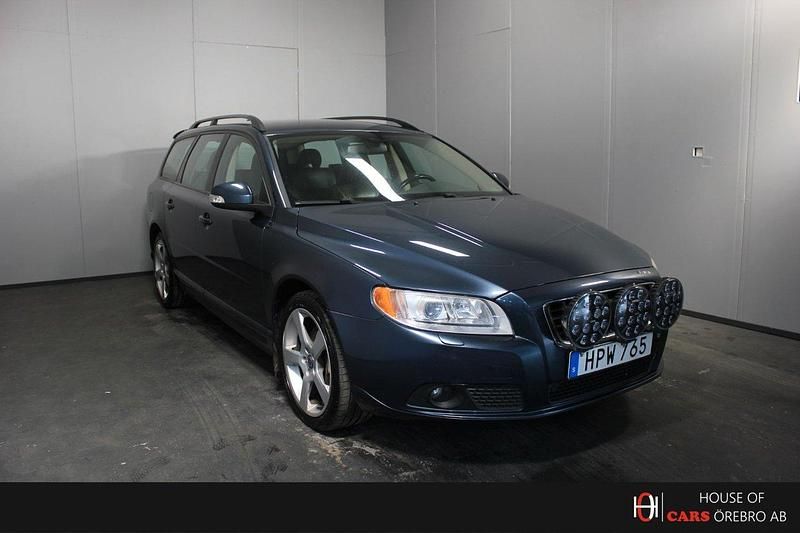 Blå Begagnad 2009 Volvo V70 Momentum Kombi | 79 900 kr (Marknadspris) - Bild 1/4