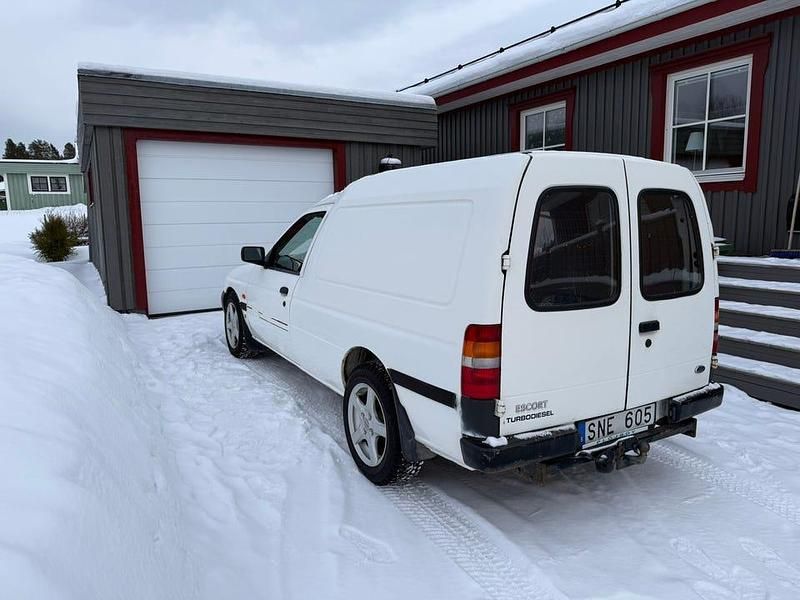 Begagnad Ford Escort 70 HK (51 kW) 2001