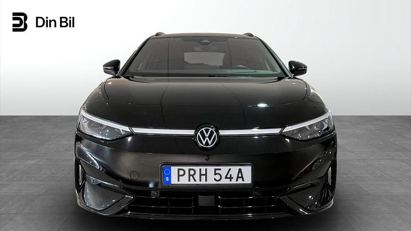 Begagnad VW ID.7 Pro Performance 210 kW (286 HK) 2024 Svart Kombi