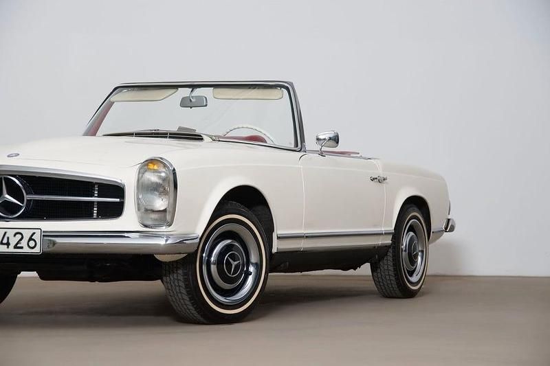 Begagnad Mercedes W113 150 HK (110 kW) 1966 Vit Cab