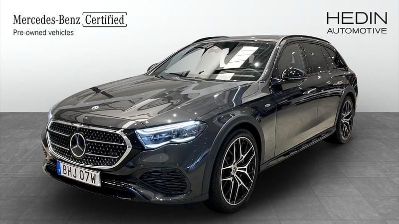 Grå (grey) Begagnad 2025 Mercedes E300 Kombi | 739 900 kr (Marknadspris) - Bild 1/4