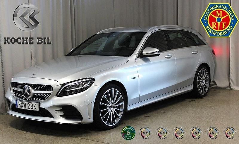 Silver Begagnad 2019 Mercedes C300e AMG Kombi | 339 900 kr (Dyr) - Bild 1/4