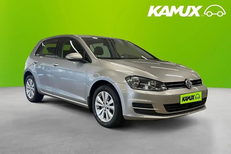 Silver/grå Begagnad 2016 VW Golf VII Halvkombi | 124 800 kr (Bra pris) - Bild 1/4
