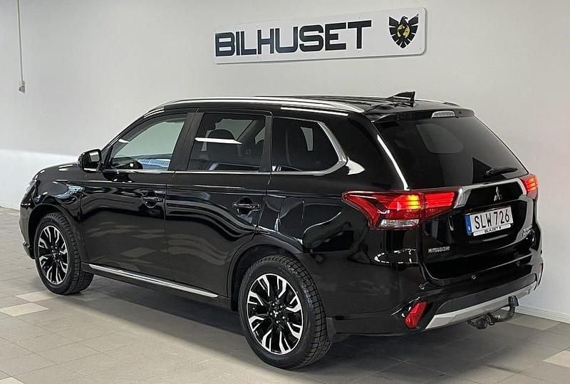 Begagnad Mitsubishi Outlander 203 HK (149 kW) 2017 Svart SUV