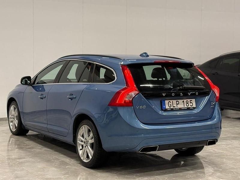 Begagnad Volvo V60 Momentum 181 HK (133 kW) 2014 Blå Kombi