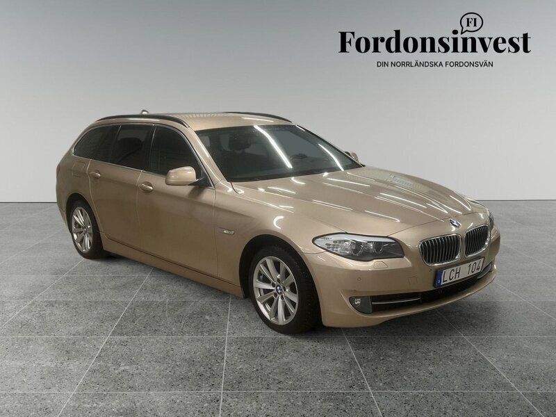 Ljusbrun (brun) Begagnad 2011 BMW 520 Kombi | 127 500 kr (Marknadspris) - Bild 1/4