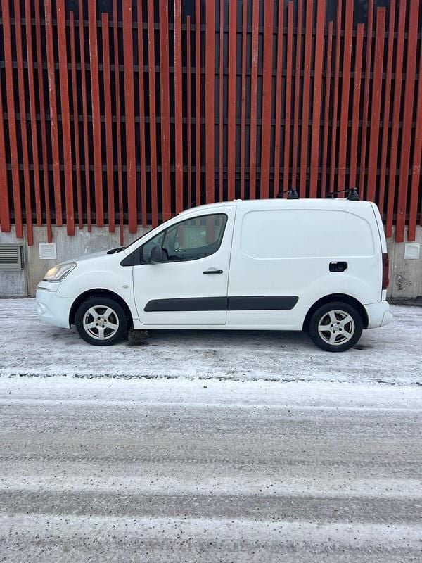 Vit Begagnad 2012 Citroën Berlingo Van | 38 000 kr (Bra pris) - Bild 1/4