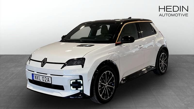 Vit Begagnad 2025 Renault 5 E-Tech | 399 900 kr - Bild 1/4