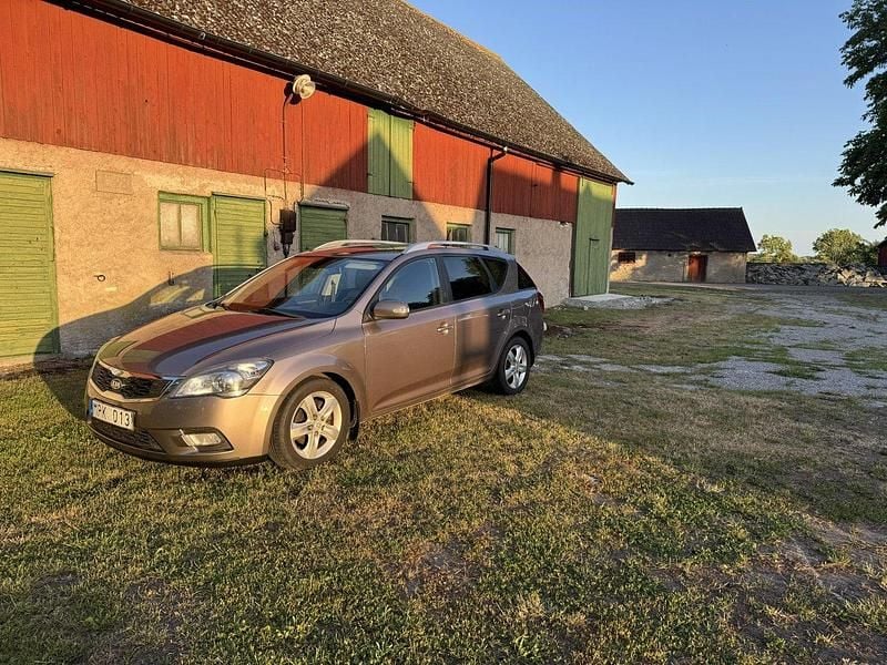 Grå Begagnad 2012 Kia Ceed Sportswagon Kombi | 55 000 kr (Bra pris) - Bild 1/4