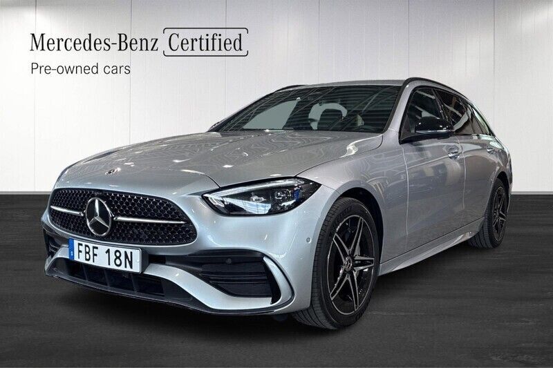 Silver Begagnad 2024 Mercedes C300e AMG Line Premium Kombi | 639 900 kr (Dyr) - Bild 1/4
