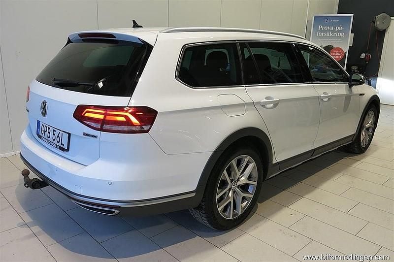 Begagnad VW Passat Alltrack GT 190 HK (139 kW) 2019 Vit krom Kombi