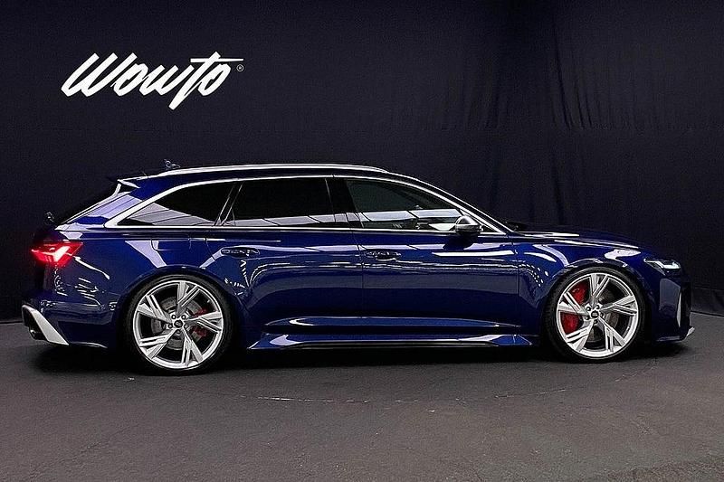 Begagnad Audi RS6 Design 600 HK (441 kW) 2020 Navara blue metallic Kombi