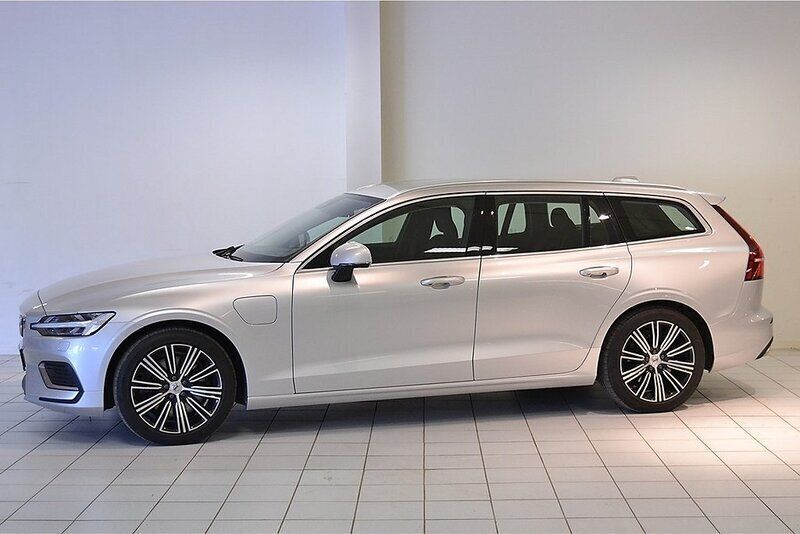 Silver Begagnad 2020 Volvo V60 Momentum Kombi | 349 900 kr (Marknadspris) - Bild 1/4