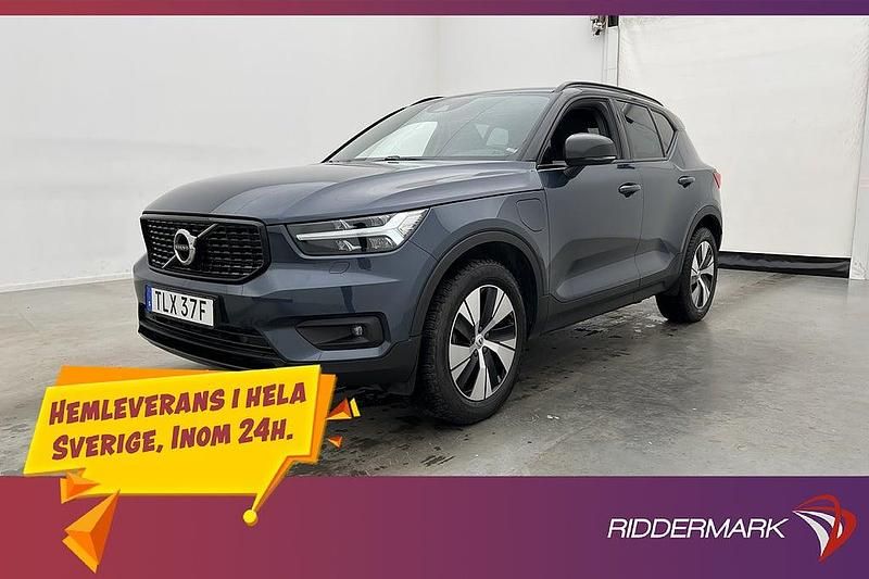 Mörkblå Begagnad 2021 Volvo XC40 R-Design SUV | 384 800 kr (Lite dyr) - Bild 1/3