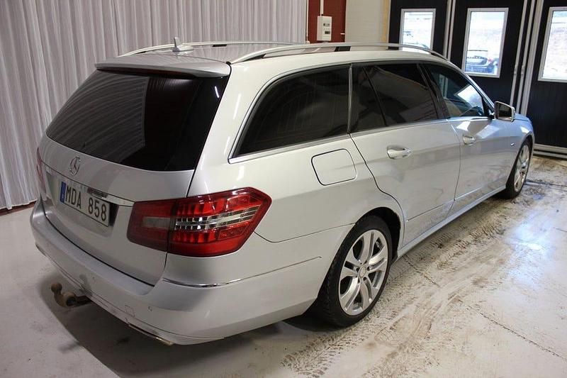 Begagnad Mercedes E220 170 HK (125 kW) 2011 Silver Kombi