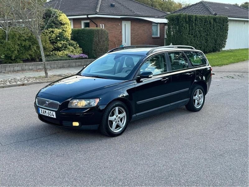Svart Begagnad 2006 Volvo V50 Kombi | 29 900 kr (Lite dyr) - Bild 1/4