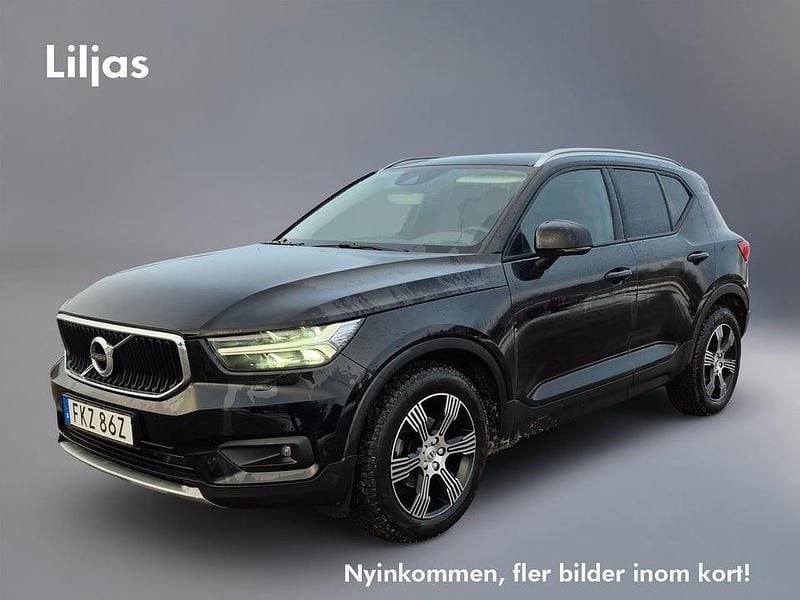 Svart Begagnad 2020 Volvo XC40 Momentum SUV | 319 000 kr (Marknadspris) - Bild 1/3