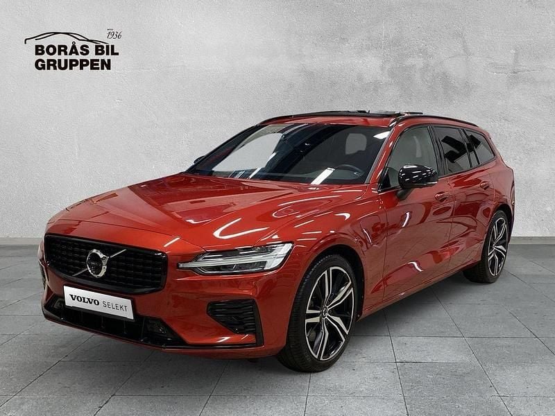 Röd Begagnad 2022 Volvo V60 R-Design Kombi | 449 000 kr (Marknadspris) - Bild 1/4