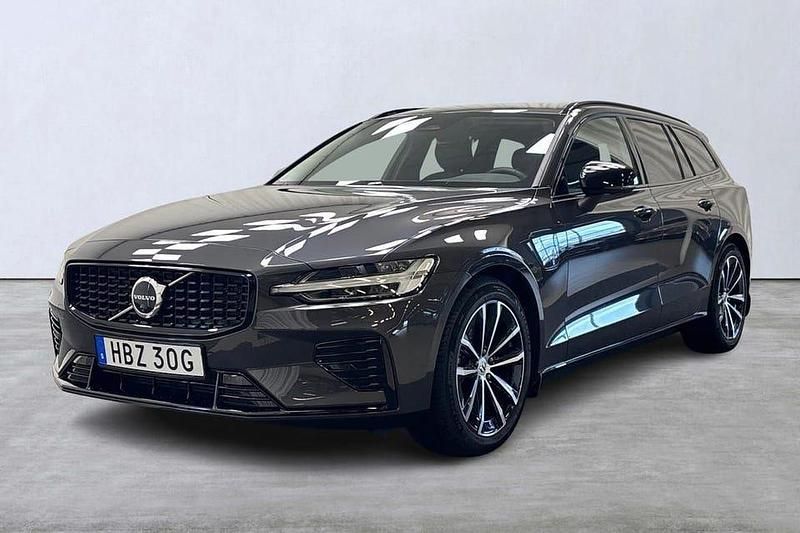 Grå Begagnad 2025 Volvo V60 Plus Kombi | 479 900 kr - Bild 1/4