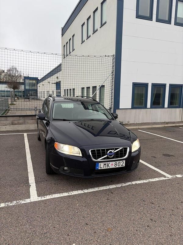 Begagnad 2010 Volvo V70 Kombi | 48 000 kr (Bra pris) - Bild 1/4