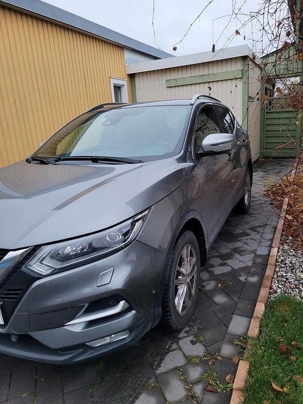 Grå Begagnad 2018 Nissan Qashqai SUV | 145 000 kr (Marknadspris) - Bild 1/4