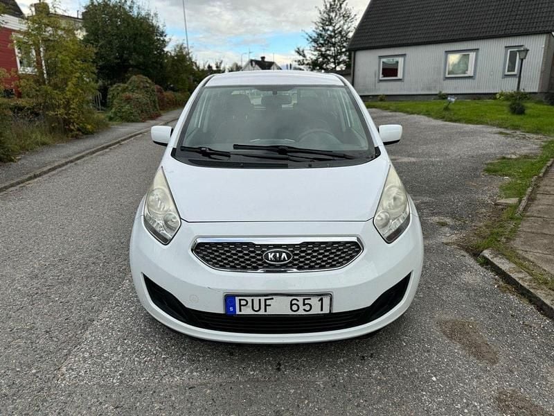 Vit Begagnad 2010 Kia Venga EX Halvkombi | 39 900 kr (Superpris) - Bild 1/4