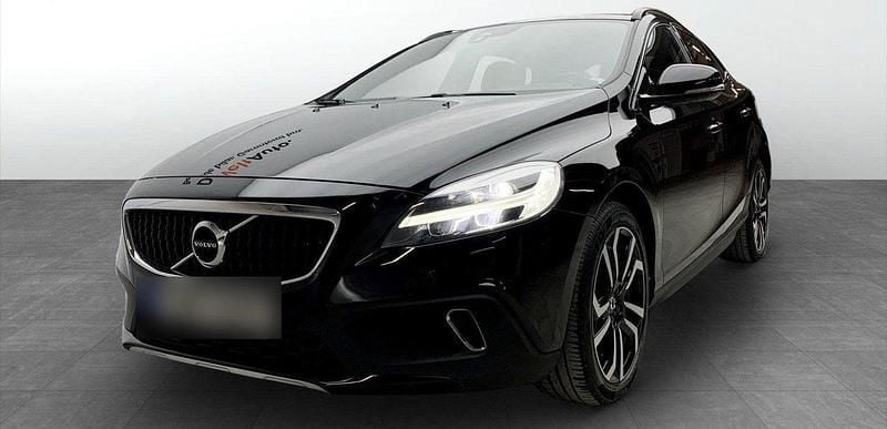 Svart Begagnad 2018 Volvo V40 CC Summum Kombi | 209 900 kr (Marknadspris) - Bild 1/4