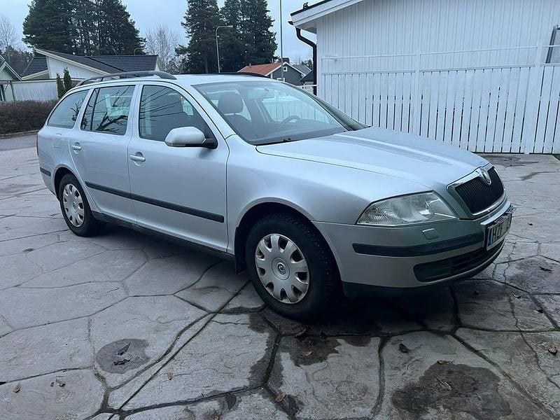 Begagnad 2008 Skoda Octavia Kombi | 17 000 kr (Bra pris) - Bild 1/4