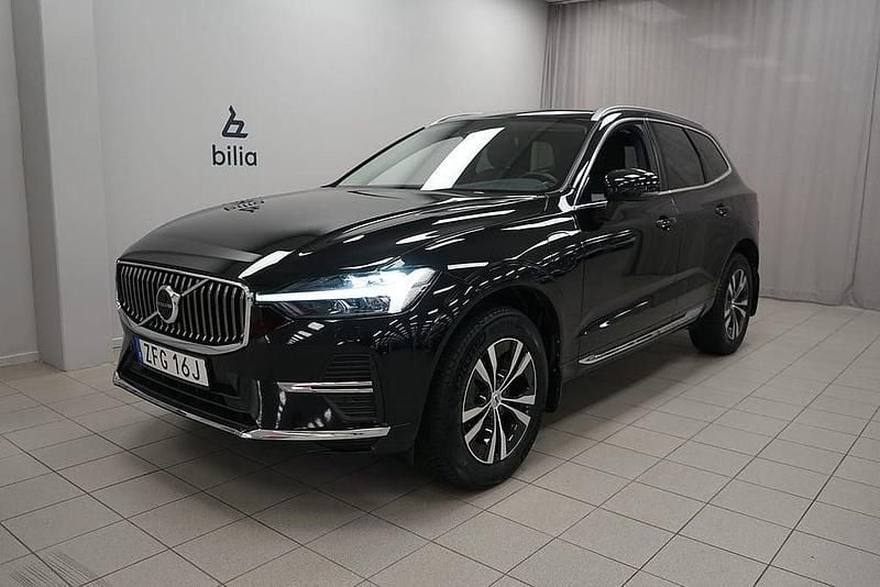 Svart Begagnad 2022 Volvo XC60 Core SUV | 399 900 kr (Marknadspris) - Bild 1/4