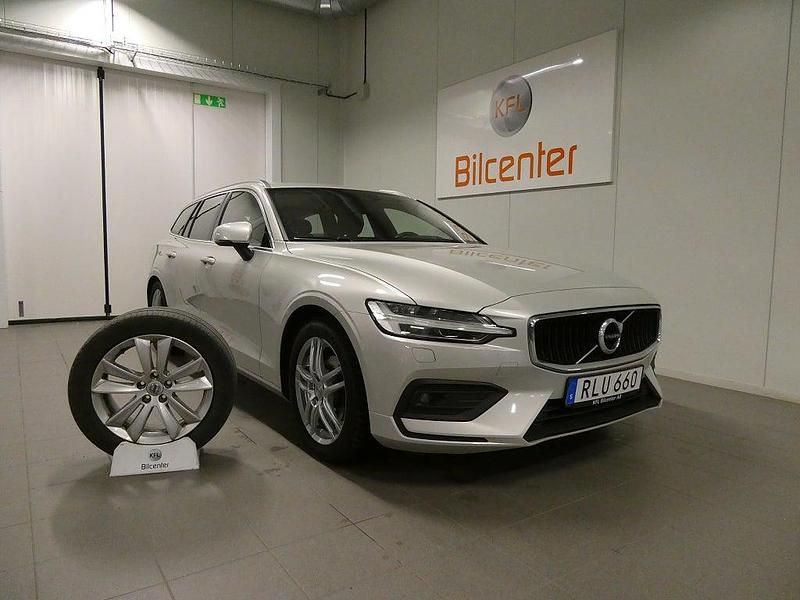 Vit Begagnad 2018 Volvo V60 Kombi | 247 900 kr (Lite dyr) - Bild 1/3
