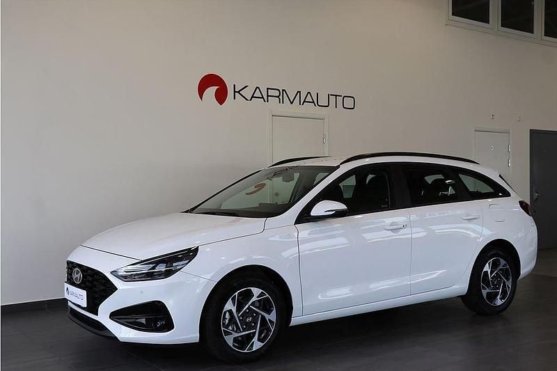Vit Ny 2025 Hyundai i30 Essential Kombi | 298 900 kr (Lite dyr) - Bild 1/4