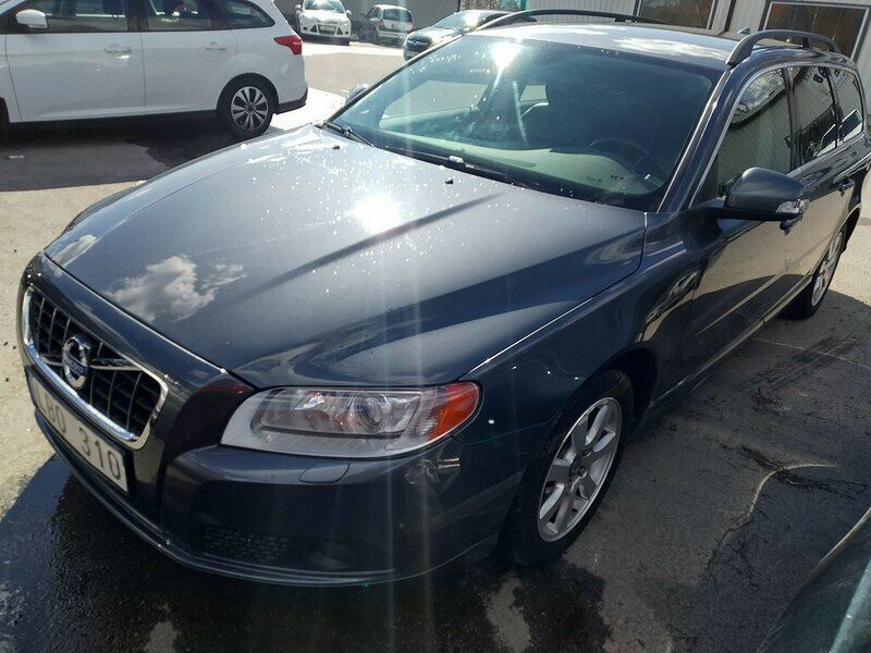 Grå (gråmet ) Begagnad 2011 Volvo V70 Momentum Kombi | 49 900 kr (Bra pris) - Bild 1/3