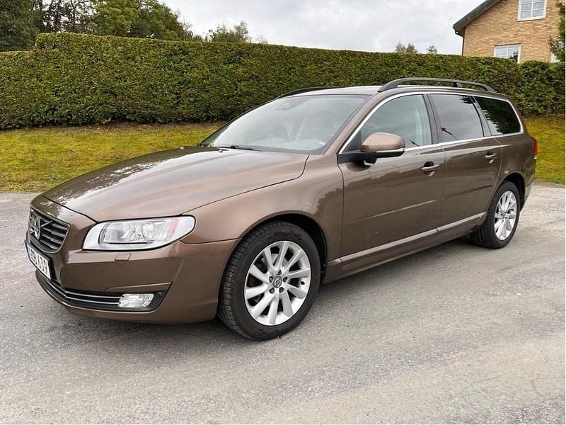 Brun Begagnad 2015 Volvo V70 Momentum Kombi | 129 000 kr (Marknadspris) - Bild 1/4