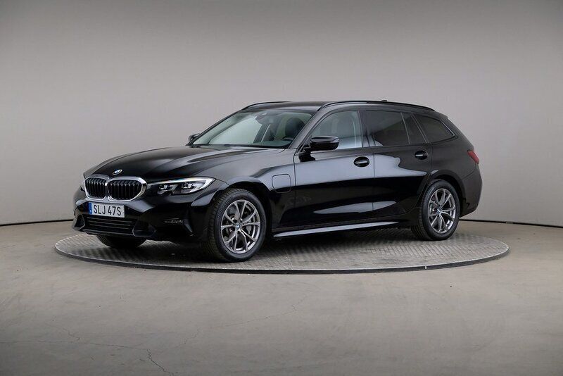 Svart Begagnad 2020 BMW 330e Sport Line Kombi | 305 000 kr (Marknadspris) - Bild 1/4