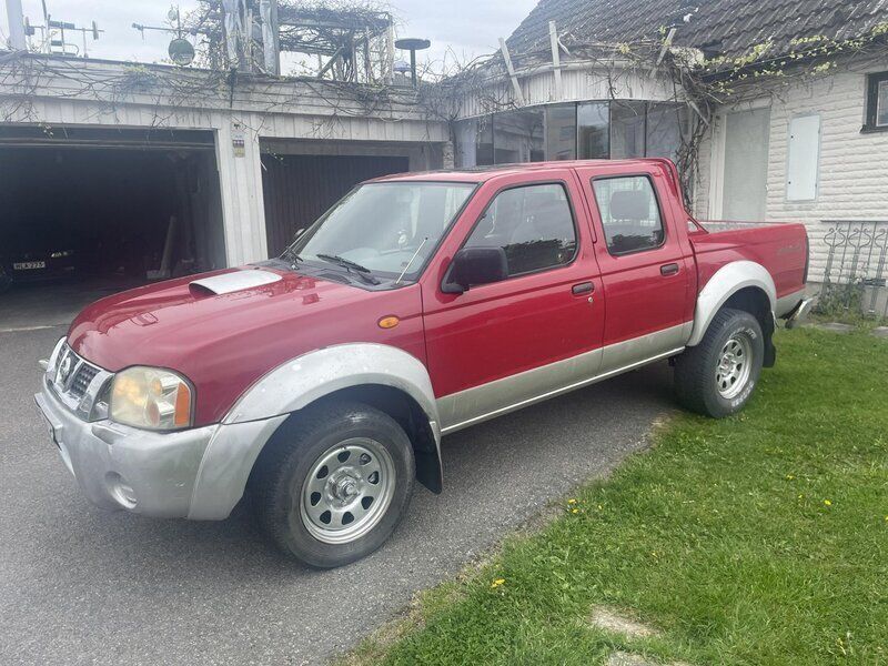 Röd Begagnad 2004 Nissan Navara Pickup | 49 000 kr (Bra pris) - Bild 1/4