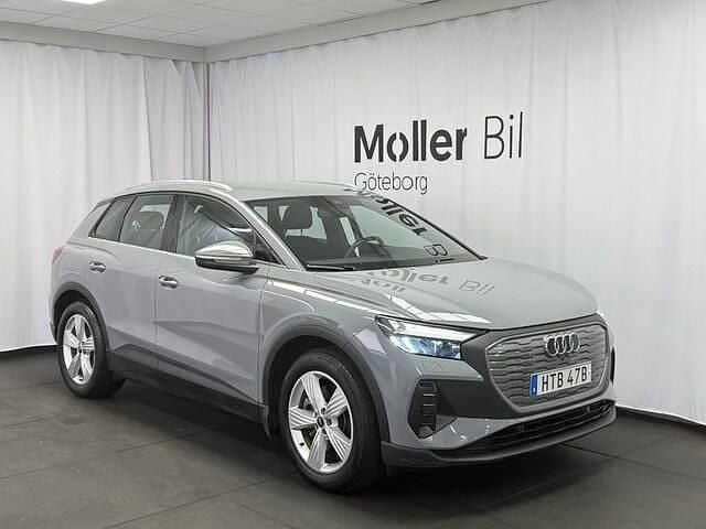 Grå (kiselgrå) Begagnad 2022 Audi Q4 e-tron Proline SUV | 349 900 kr (Marknadspris) - Bild 1/4