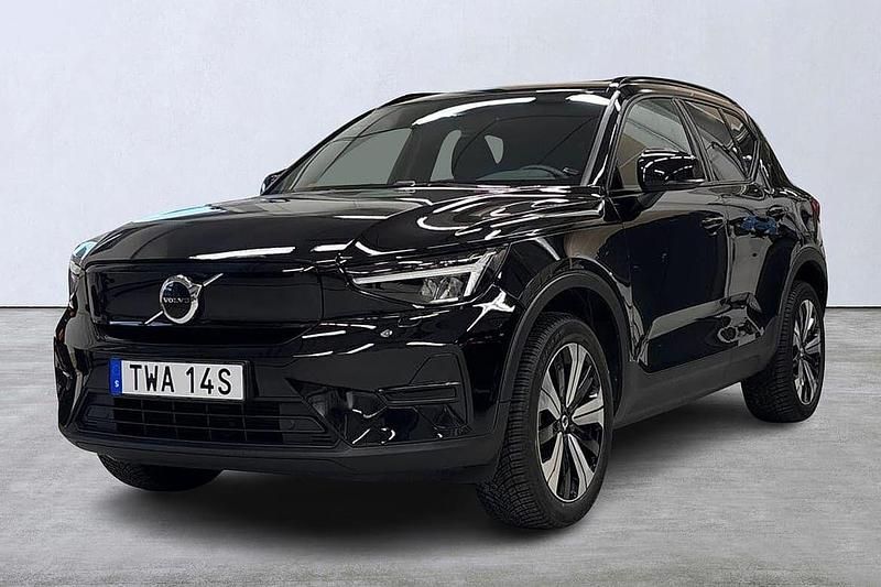 Svart Begagnad 2022 Volvo XC40 Core SUV | 349 000 kr - Bild 1/4