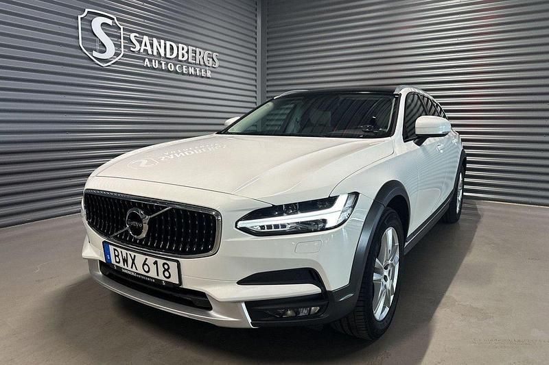 Vit Begagnad 2017 Volvo V90 CC Momentum Kombi | 299 500 kr (Lite dyr) - Bild 1/4