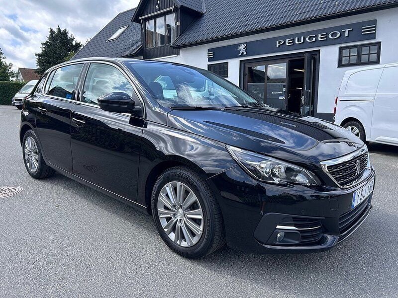 Svart Begagnad 2017 Peugeot 308 Allure Halvkombi | 148 500 kr (Marknadspris) - Bild 1/4