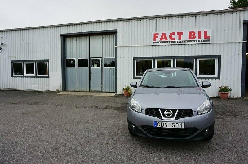 Grå Begagnad 2010 Nissan Qashqai SUV | 75 000 kr (Marknadspris) - Bild 1/4
