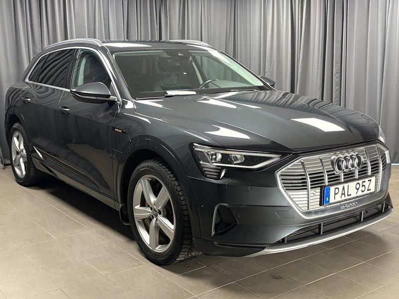 Begagnad Audi e-tron Proline 230 kW (313 HK) 2019 Grå SUV