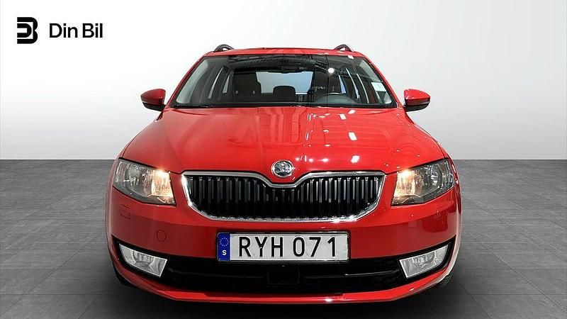 Begagnad Skoda Octavia Ambition 150 HK (110 kW) 2015 Röd Halvkombi