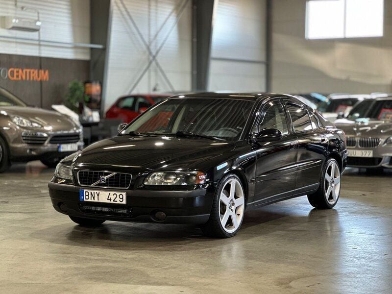 Svart Begagnad 2001 Volvo S60 Sedan | 29 900 kr (Marknadspris) - Bild 1/2