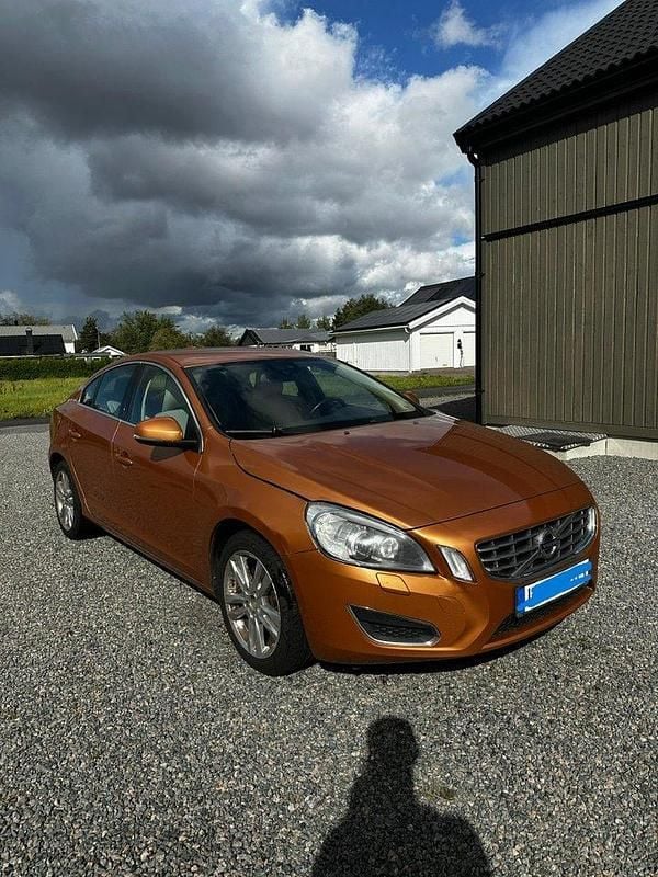 Brun Begagnad 2012 Volvo S60 Summum Sedan | 30 000 kr (Superpris) - Bild 1/4