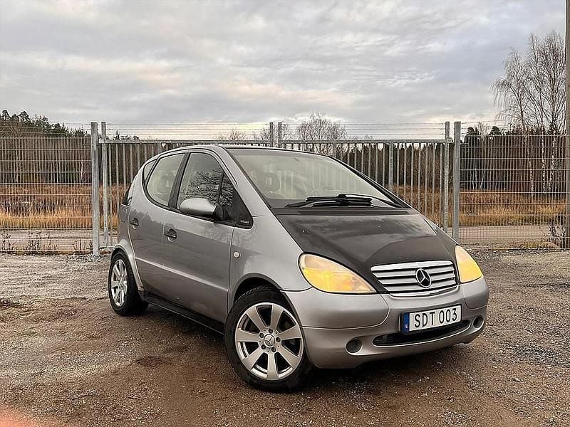 Grå Begagnad 2000 Mercedes A190 Halvkombi | 9 800 kr - Bild 1/4