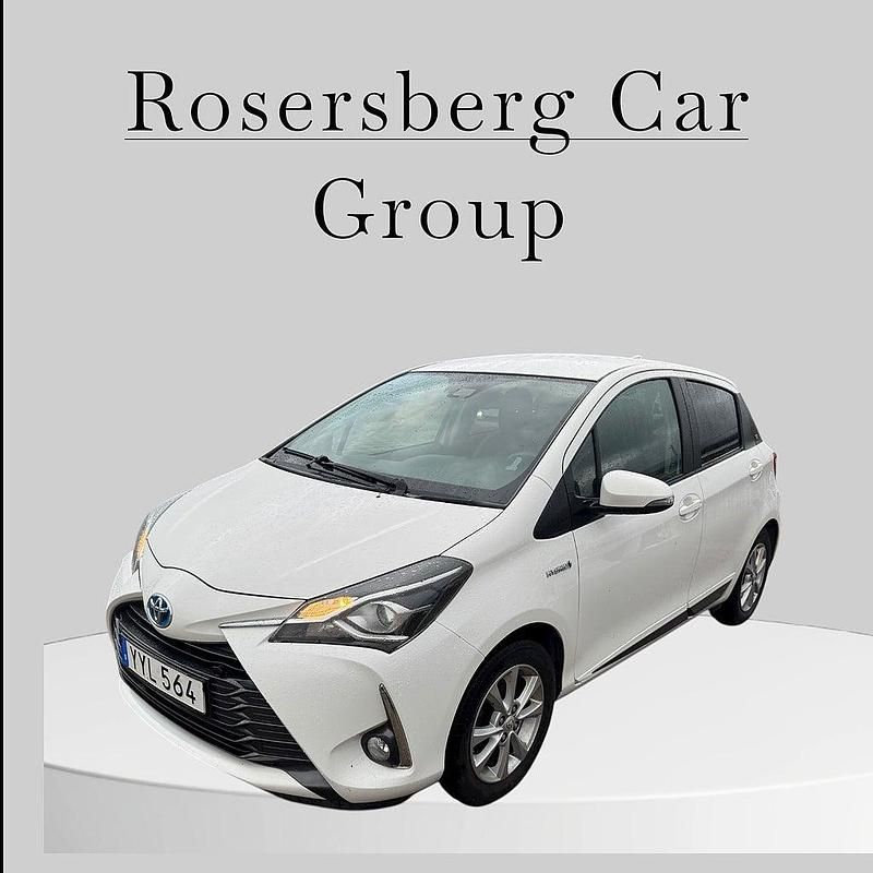 Vit Begagnad 2018 Toyota Yaris Hybrid Halvkombi | 159 900 kr (Lite dyr) - Bild 1/4